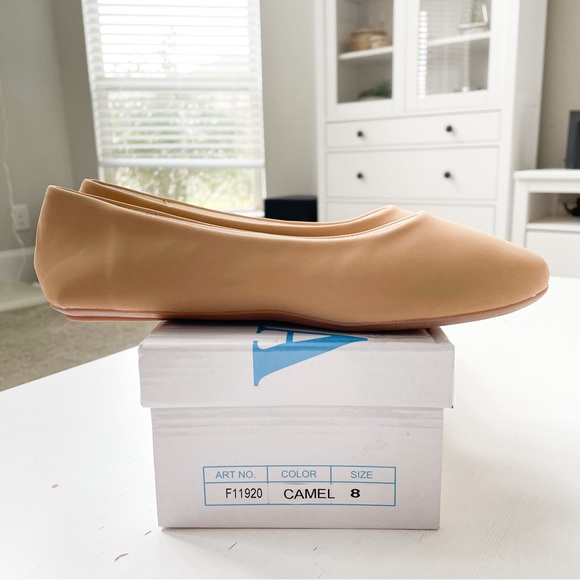 NWT Stella Elva Camel Round Toe Flats F11920 - Picture 8 of 8